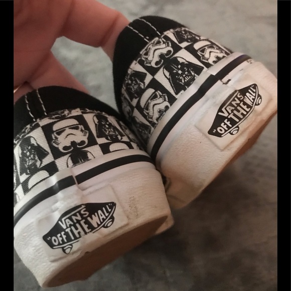 Vans~KIDS~Star Wars Size 2.5 & Disneyland Hat - Picture 7 of 7